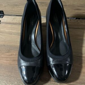 Rockport Black Patent Cap-Toe Round Pumps